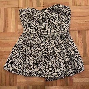 Urban Outfitters strapless rose top